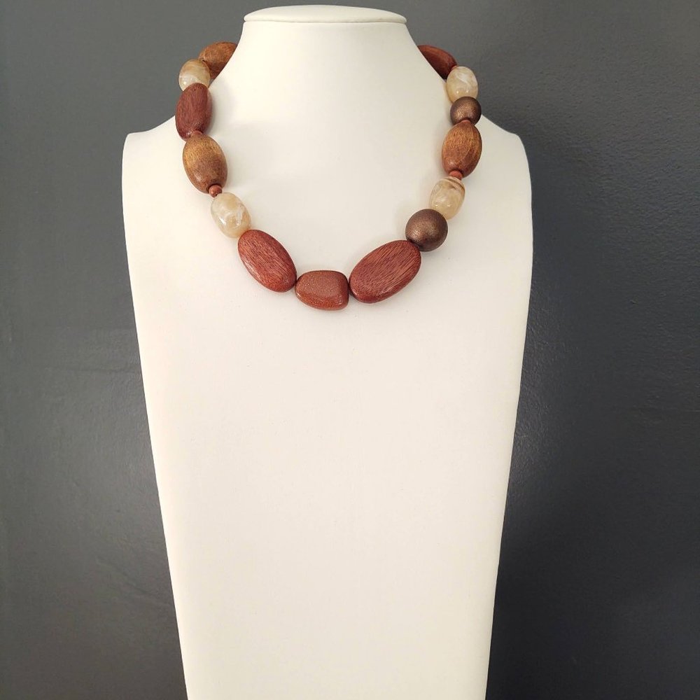 Wood and faux stone necklace - Picture 2 of 12
